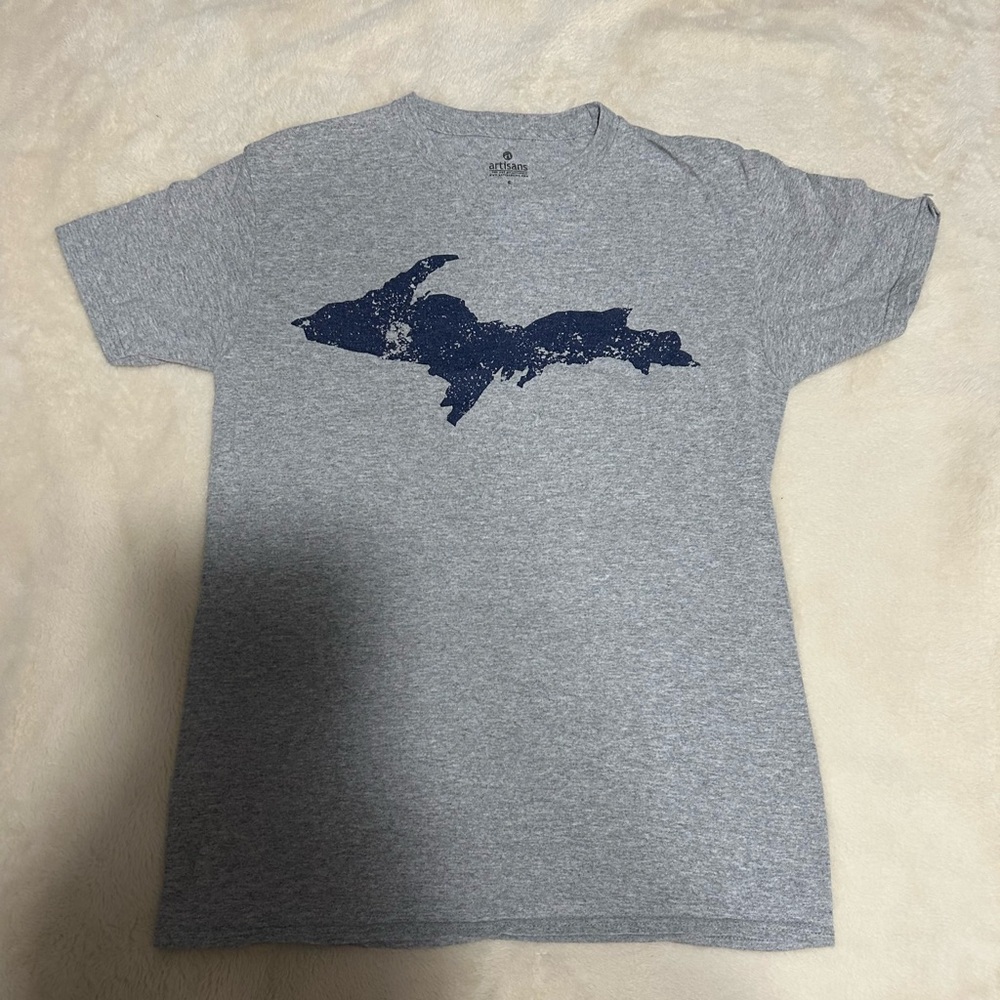Upper peninsula silhouette t-shirt